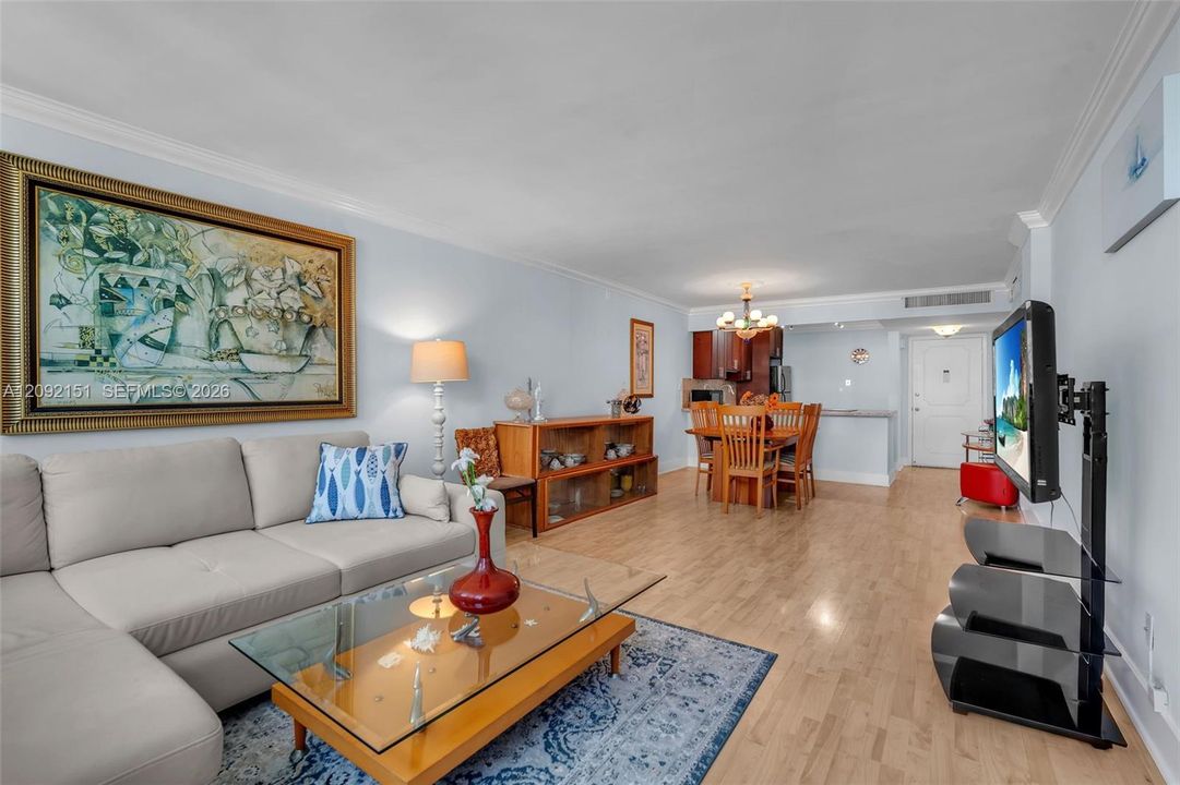 На продажу: $324,999 (1 спален, 1 ванн, 870 Квадратных фут)