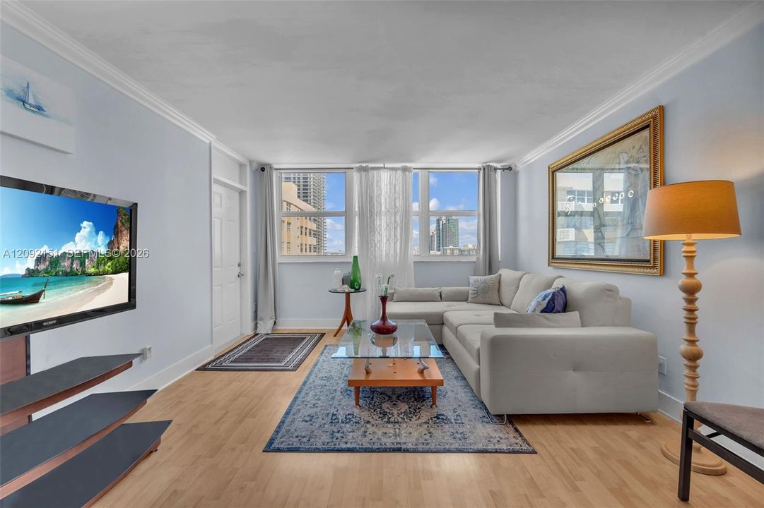 На продажу: $324,999 (1 спален, 1 ванн, 870 Квадратных фут)