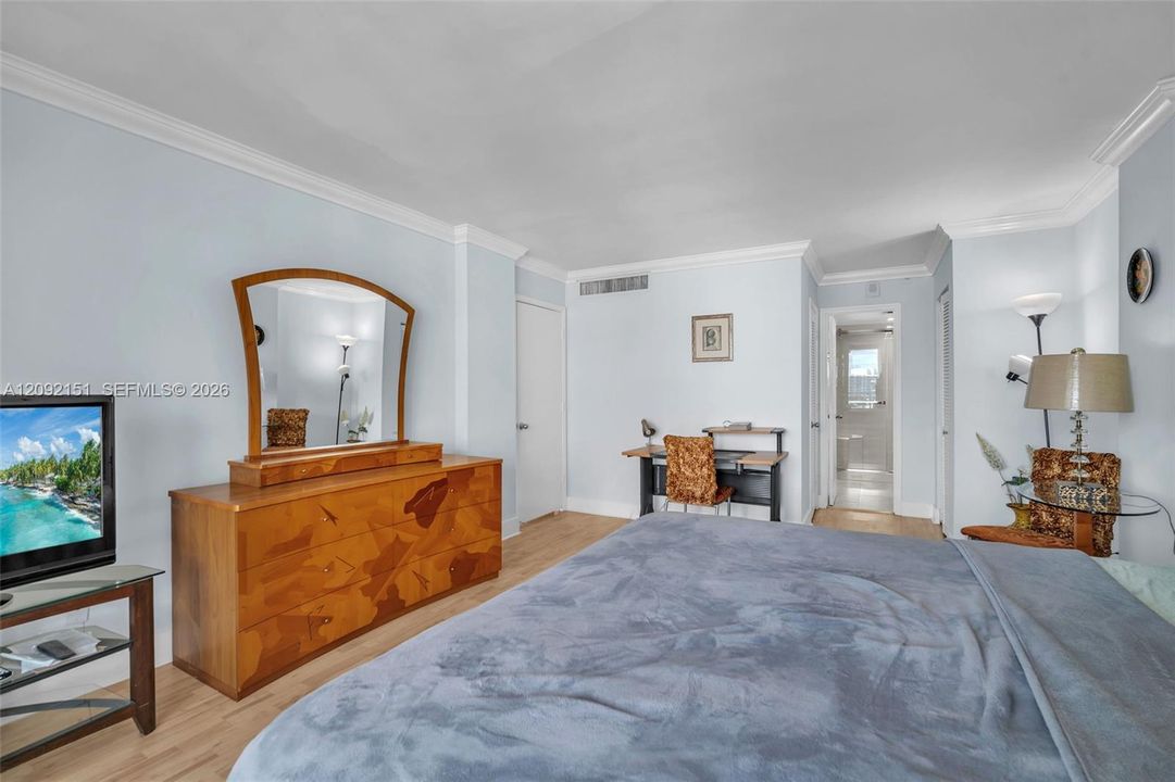 На продажу: $324,999 (1 спален, 1 ванн, 870 Квадратных фут)