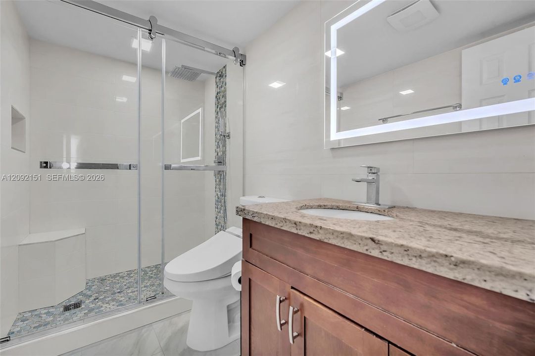 На продажу: $324,999 (1 спален, 1 ванн, 870 Квадратных фут)