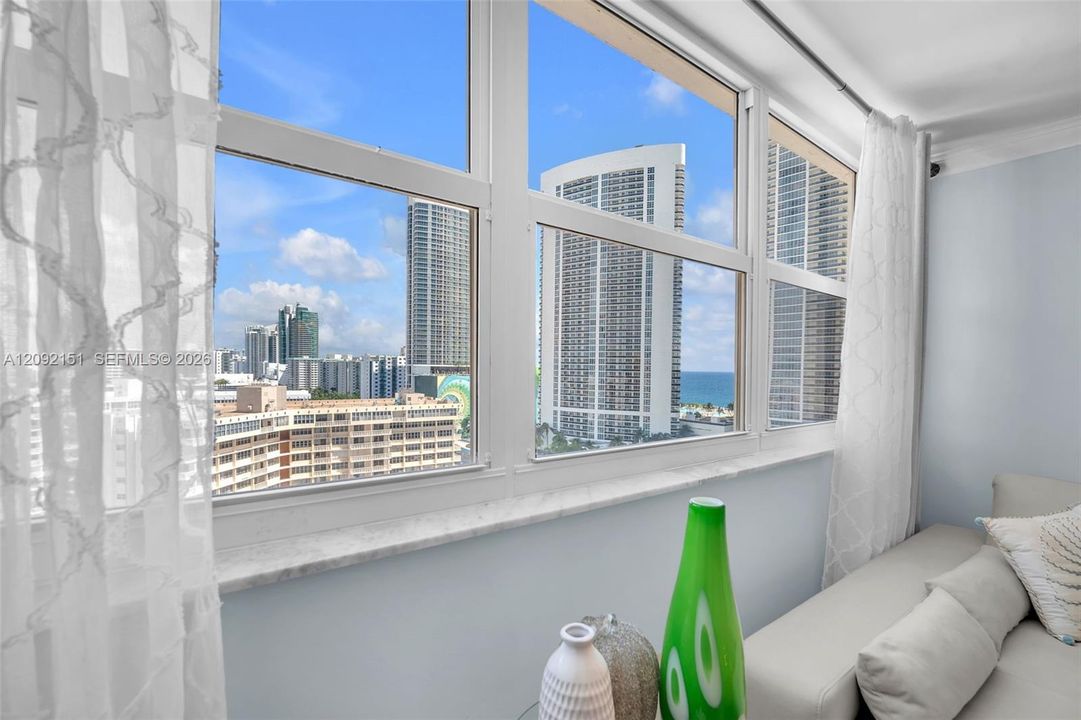 На продажу: $324,999 (1 спален, 1 ванн, 870 Квадратных фут)