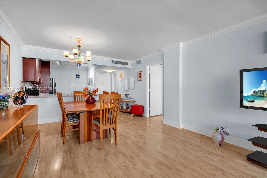 На продажу: $324,999 (1 спален, 1 ванн, 870 Квадратных фут)