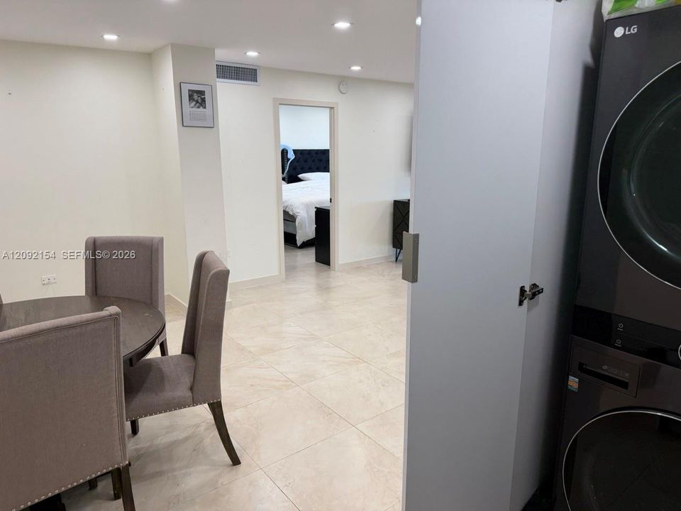 En Renta: $5,475 (2 camas, 2 baños, 1048 Pies cuadrados)