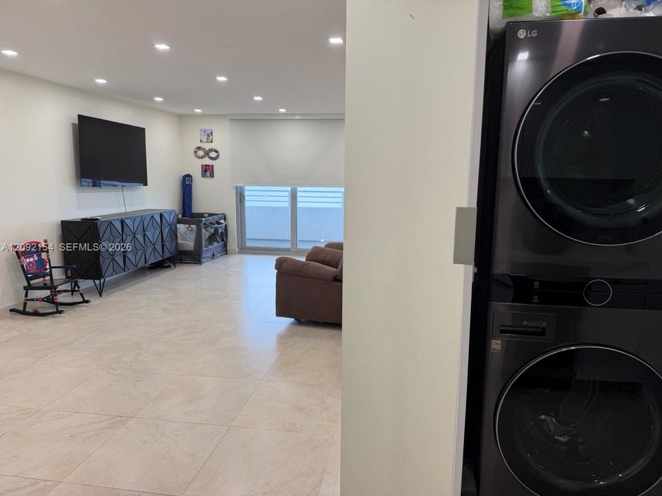 En Renta: $5,475 (2 camas, 2 baños, 1048 Pies cuadrados)