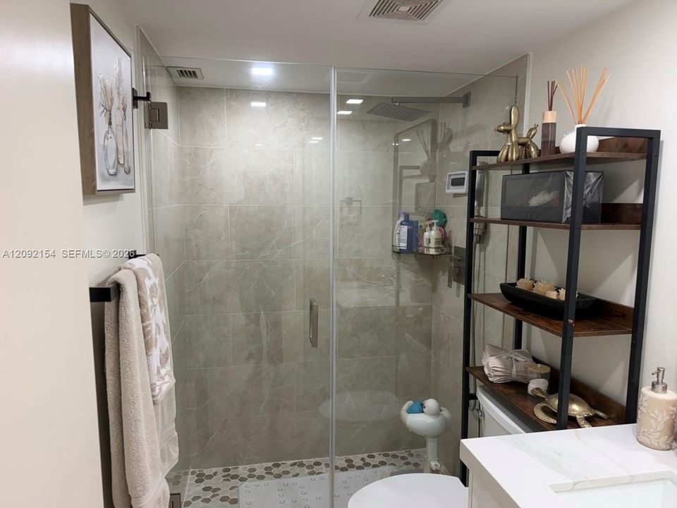 En Renta: $5,475 (2 camas, 2 baños, 1048 Pies cuadrados)