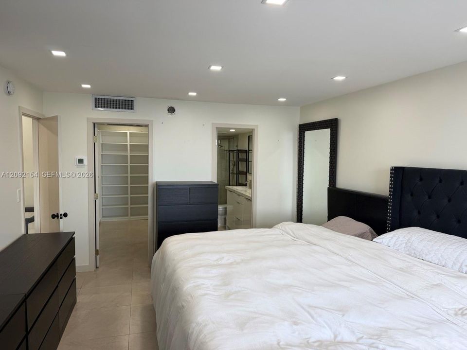 En Renta: $5,475 (2 camas, 2 baños, 1048 Pies cuadrados)