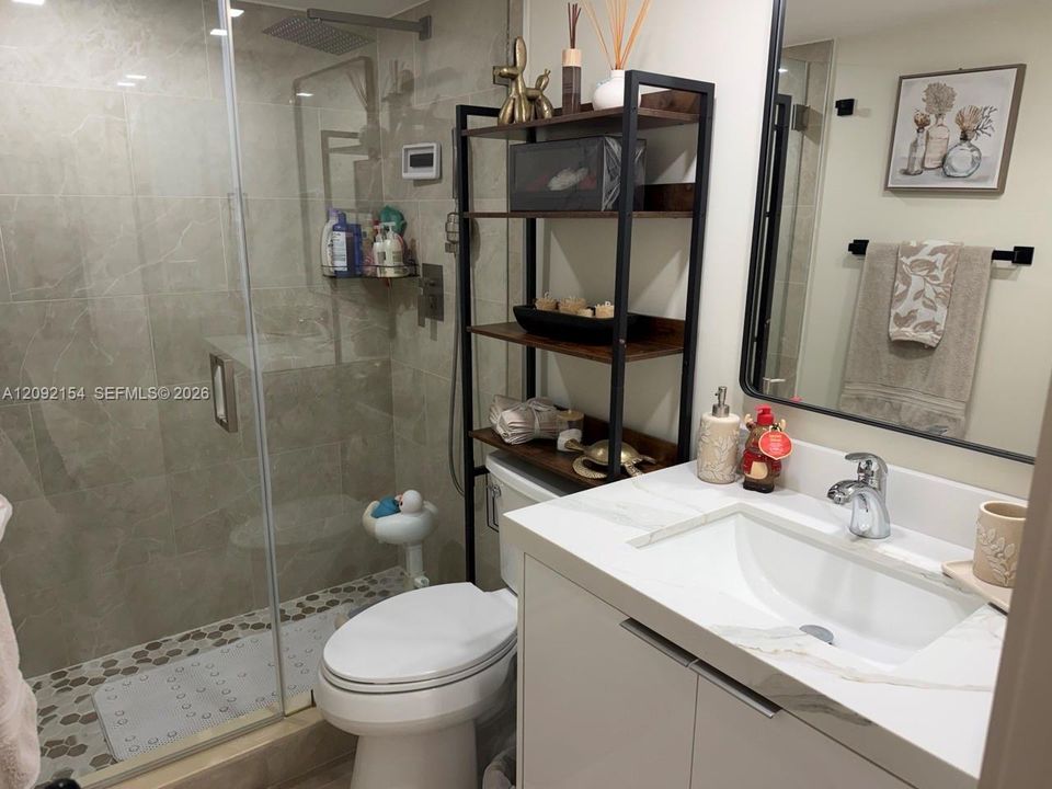 En Renta: $5,475 (2 camas, 2 baños, 1048 Pies cuadrados)