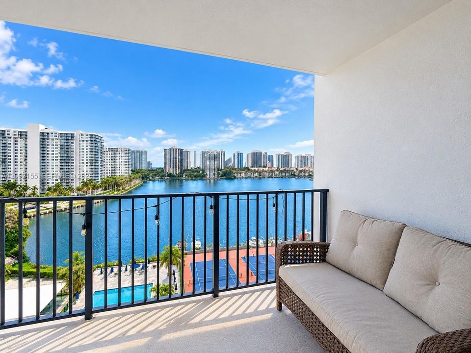 For Rent: $3,300 (2 beds, 2 baths, 1232 Square Feet)