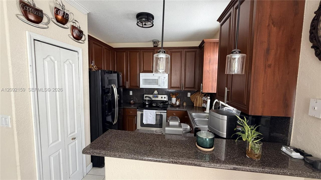 En Venta: $309,100 (4 camas, 3 baños, 1500 Pies cuadrados)