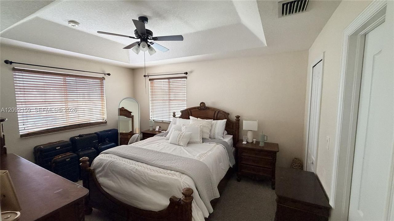 En Venta: $309,100 (4 camas, 3 baños, 1500 Pies cuadrados)