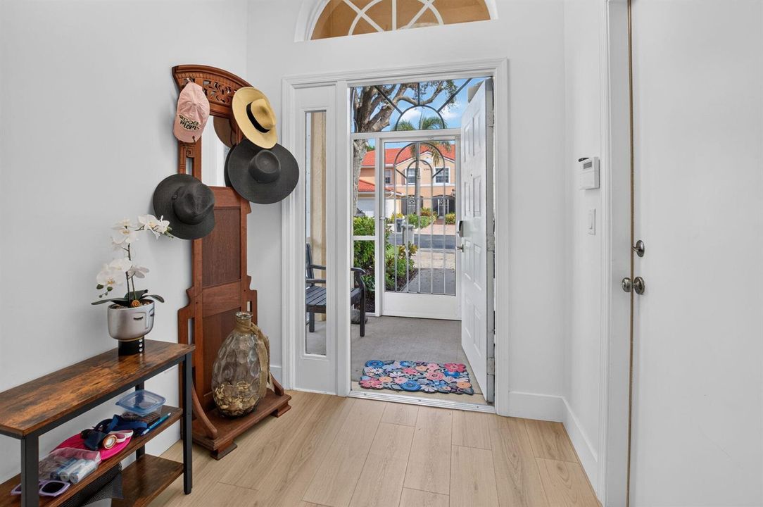 FOYER/ENTRANCE