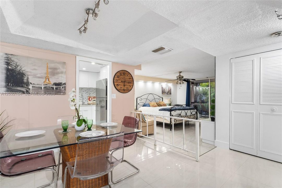 For Rent: $1,899 (1 beds, 1 baths, 550 Square Feet)