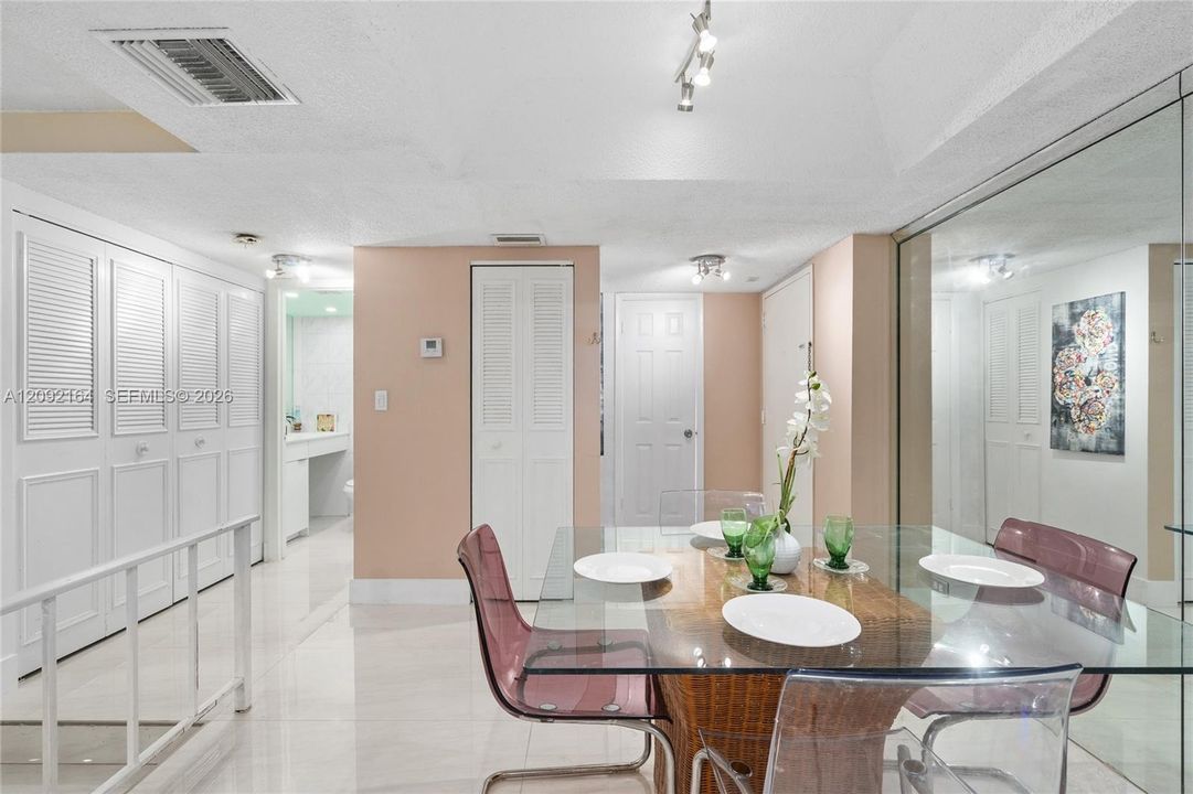 For Rent: $1,899 (1 beds, 1 baths, 550 Square Feet)