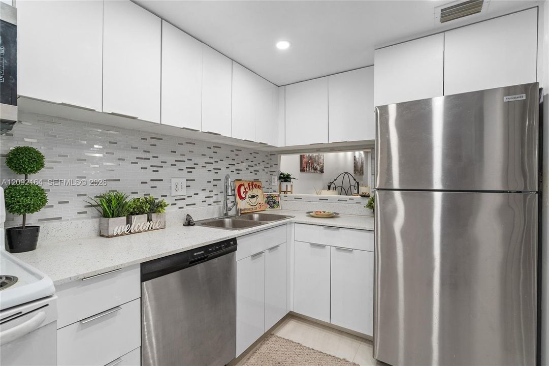 For Rent: $1,899 (1 beds, 1 baths, 550 Square Feet)