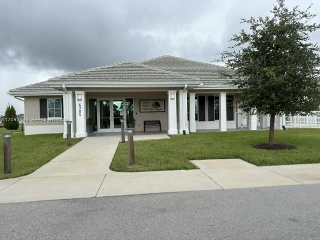 clubhouse w/fitness center, entertaining area