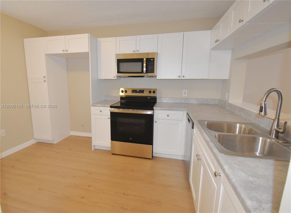 For Sale: $125,000 (2 beds, 2 baths, 1050 Square Feet)