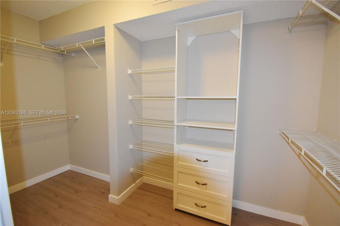 For Sale: $125,000 (2 beds, 2 baths, 1050 Square Feet)