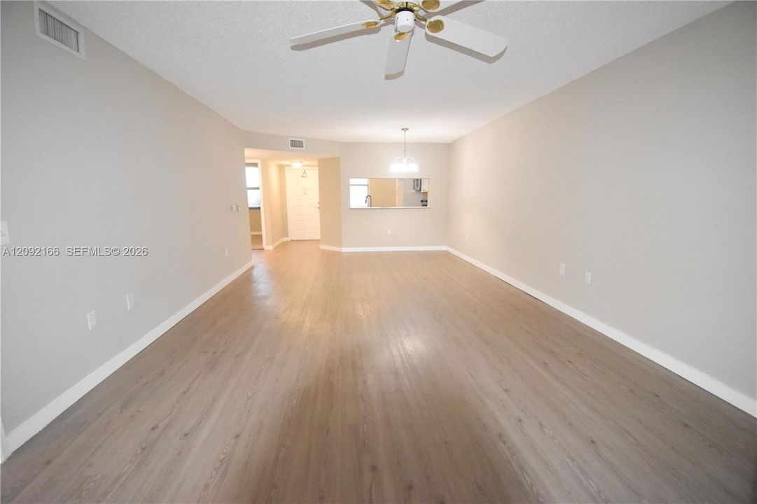 For Sale: $125,000 (2 beds, 2 baths, 1050 Square Feet)