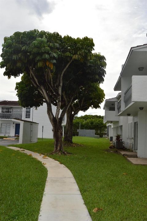 Active With Contract: $2,675 (3 beds, 2 baths, 1638 Square Feet)