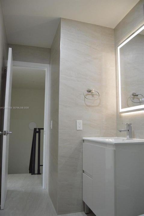 Active With Contract: $2,675 (3 beds, 2 baths, 1638 Square Feet)