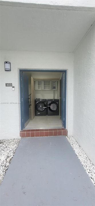 Active With Contract: $2,675 (3 beds, 2 baths, 1638 Square Feet)