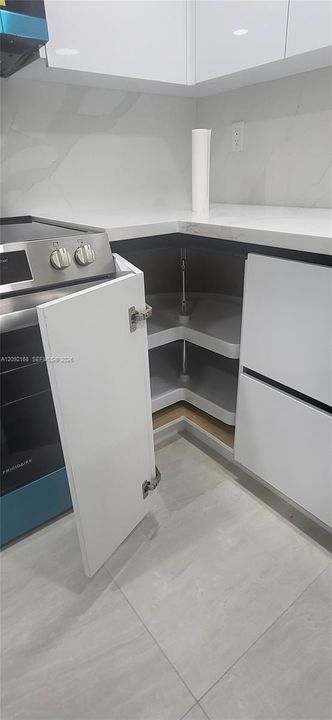 Active With Contract: $2,675 (3 beds, 2 baths, 1638 Square Feet)