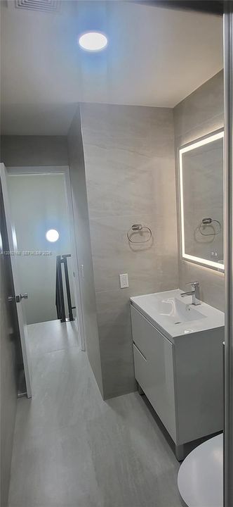 Active With Contract: $2,675 (3 beds, 2 baths, 1638 Square Feet)