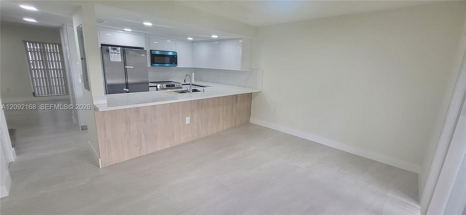 Active With Contract: $2,675 (3 beds, 2 baths, 1638 Square Feet)