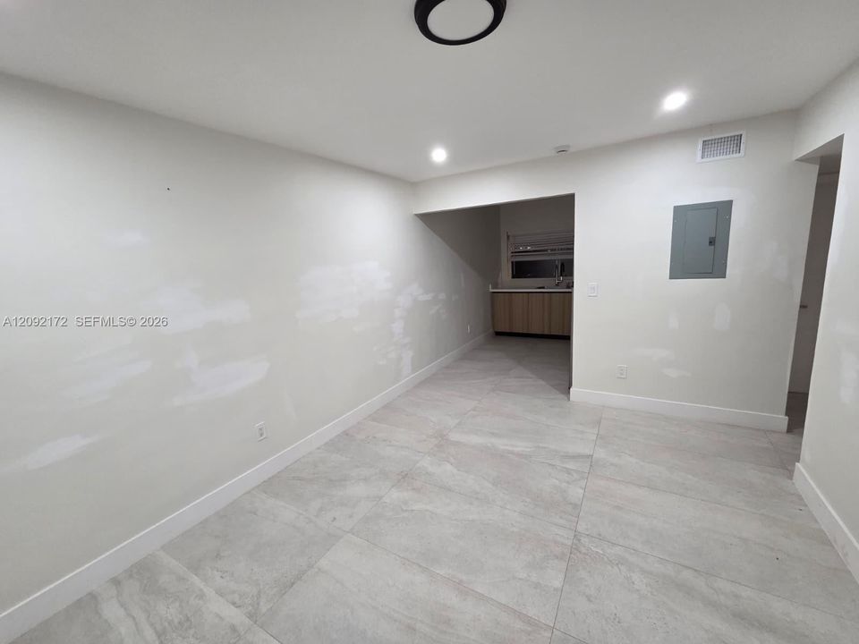 В аренду: $2,200 (2 спален, 1 ванн, 795 Квадратных фут)