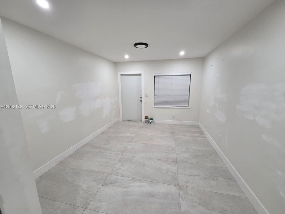 В аренду: $2,200 (2 спален, 1 ванн, 795 Квадратных фут)