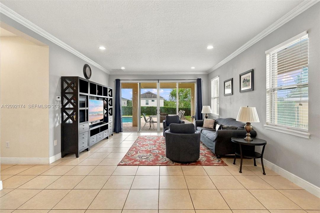 En Venta: $818,000 (8 camas, 8 baños, 4057 Pies cuadrados)
