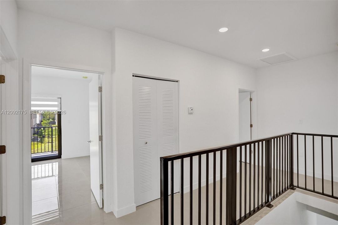 В аренду: $3,450 (5 спален, 4 ванн, 2281 Квадратных фут)