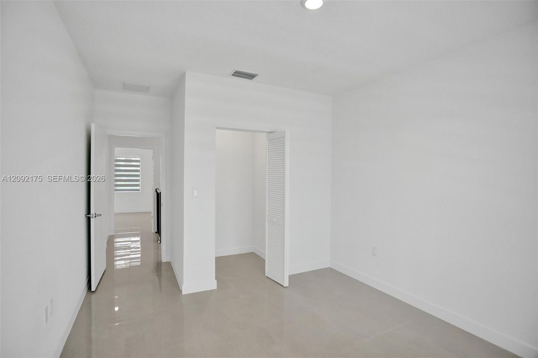 В аренду: $3,450 (5 спален, 4 ванн, 2281 Квадратных фут)