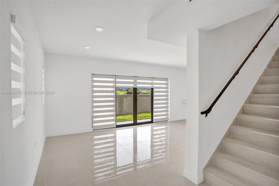 В аренду: $3,450 (5 спален, 4 ванн, 2281 Квадратных фут)