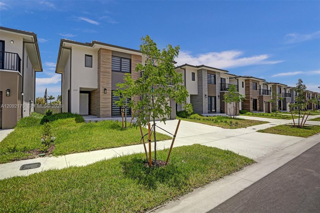 В аренду: $3,450 (5 спален, 4 ванн, 2281 Квадратных фут)