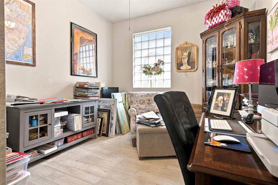 Den/Office/4th Bedroom 2