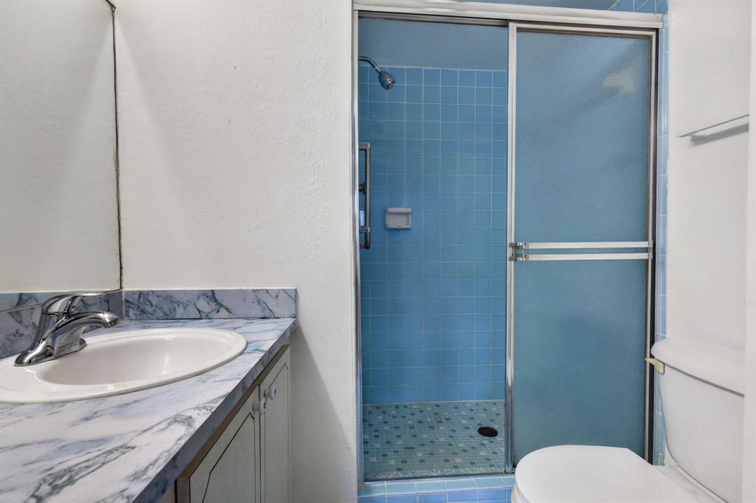BathroomMainroom2
