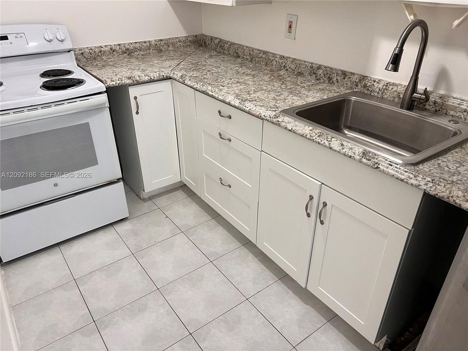 En Venta: $215,000 (1 camas, 1 baños, 721 Pies cuadrados)