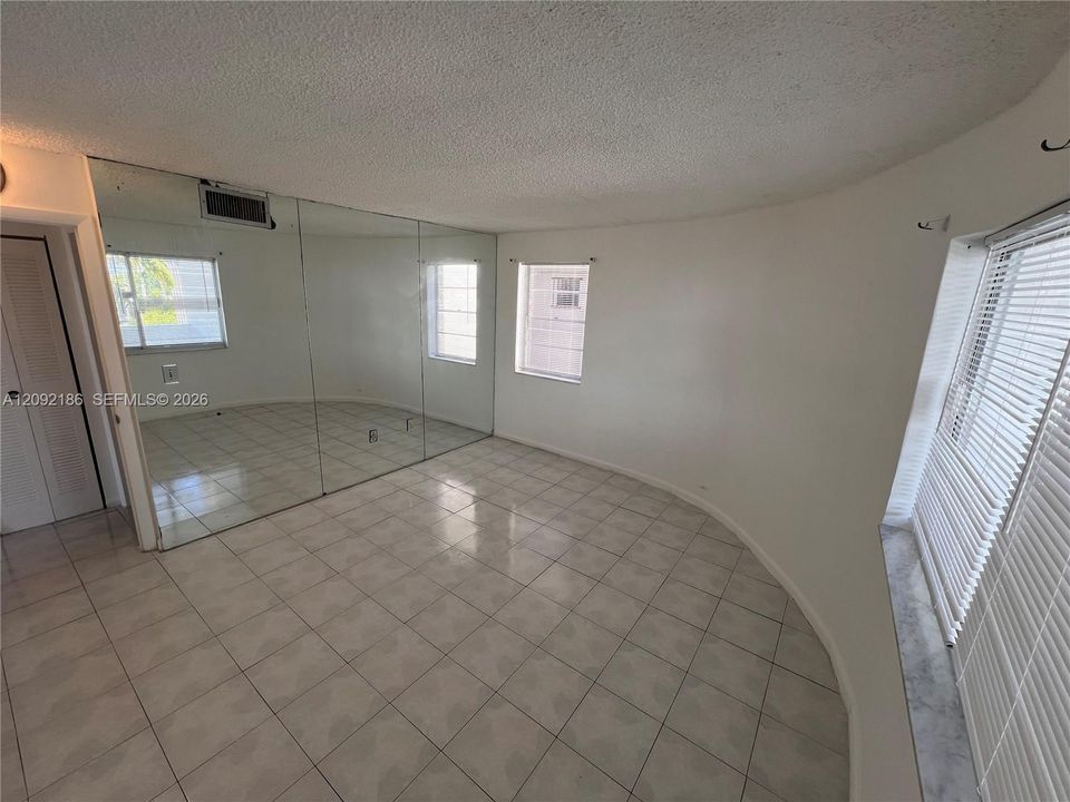 En Venta: $215,000 (1 camas, 1 baños, 721 Pies cuadrados)