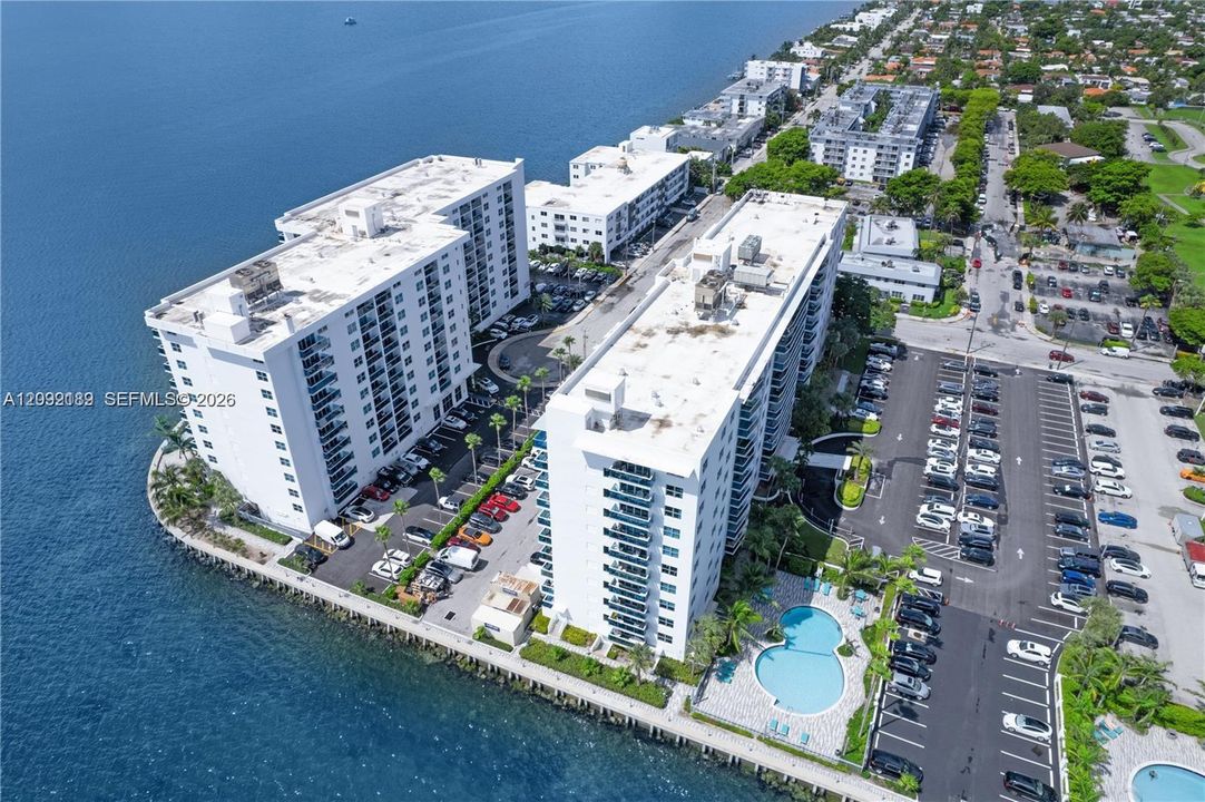 На продажу: $323,900 (2 спален, 1 ванн, 1100 Квадратных фут)