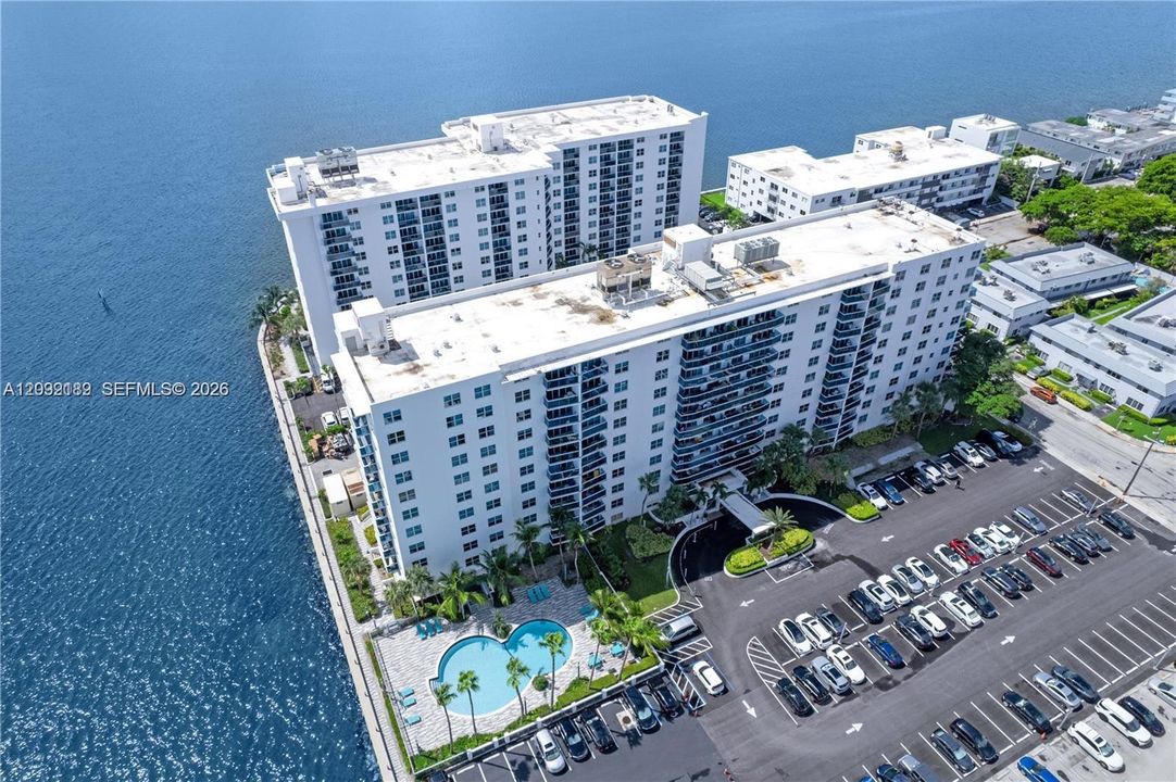 На продажу: $323,900 (2 спален, 1 ванн, 1100 Квадратных фут)