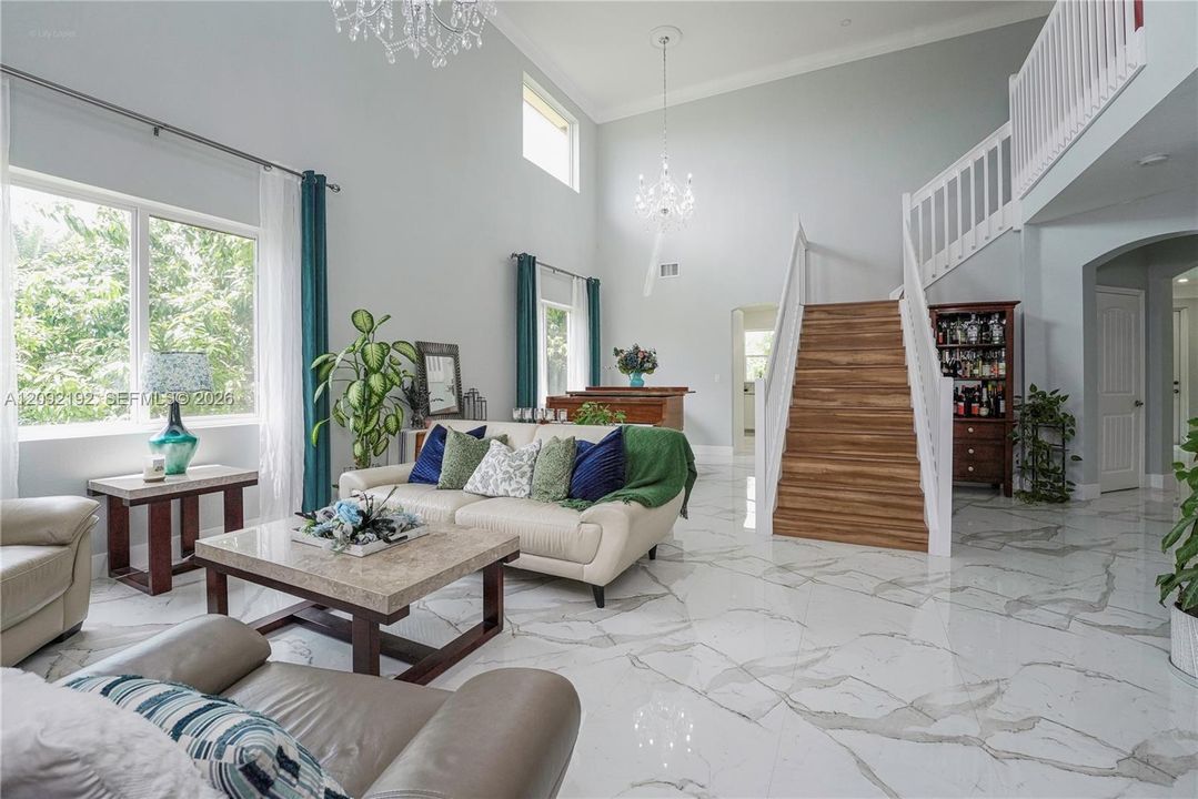 En Venta: $1,300,000 (6 camas, 4 baños, 3300 Pies cuadrados)