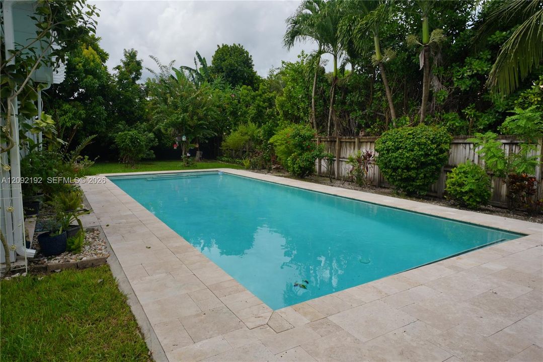 En Venta: $1,275,000 (6 camas, 4 baños, 3300 Pies cuadrados)