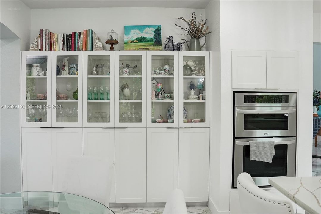 En Venta: $1,300,000 (6 camas, 4 baños, 3300 Pies cuadrados)