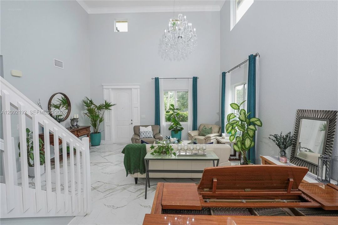 En Venta: $1,300,000 (6 camas, 4 baños, 3300 Pies cuadrados)