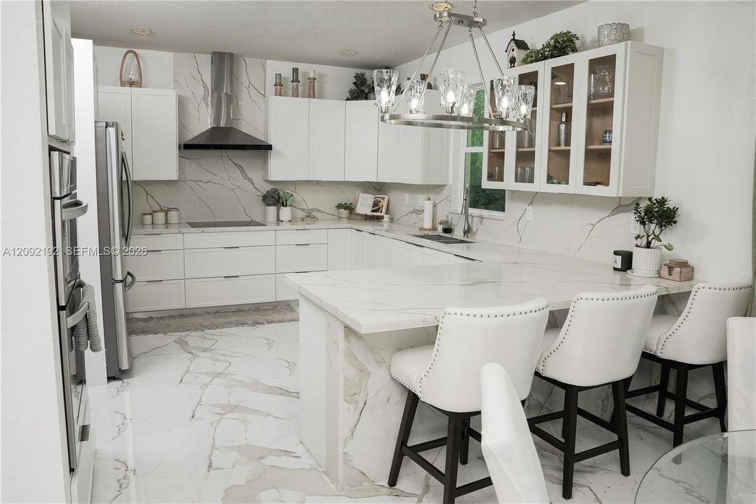 En Venta: $1,300,000 (6 camas, 4 baños, 3300 Pies cuadrados)