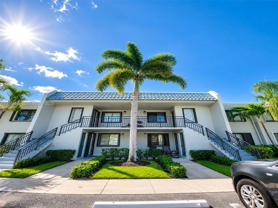 For Rent: $2,600 (2 beds, 2 baths, 1220 Square Feet)