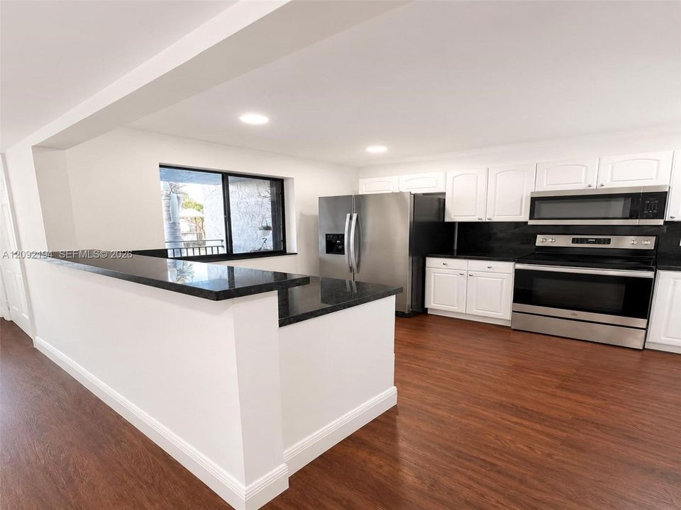 For Rent: $2,600 (2 beds, 2 baths, 1220 Square Feet)