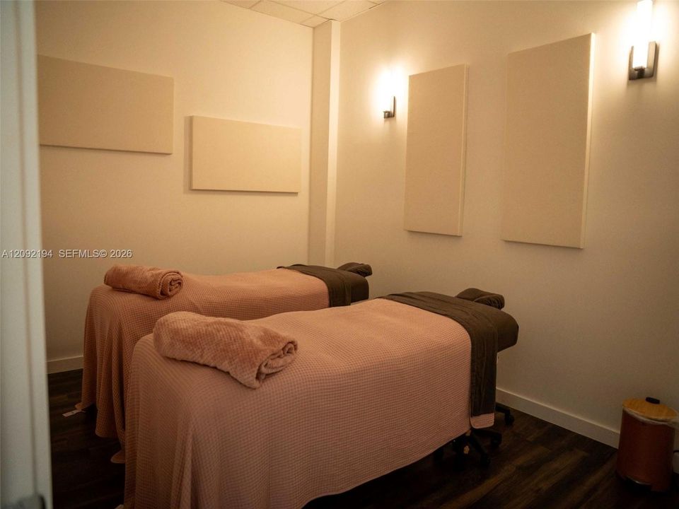 For Rent: $2,600 (2 beds, 2 baths, 1220 Square Feet)