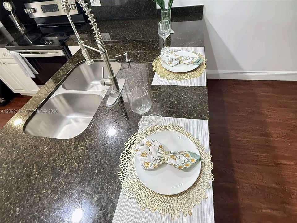 For Rent: $2,600 (2 beds, 2 baths, 1220 Square Feet)